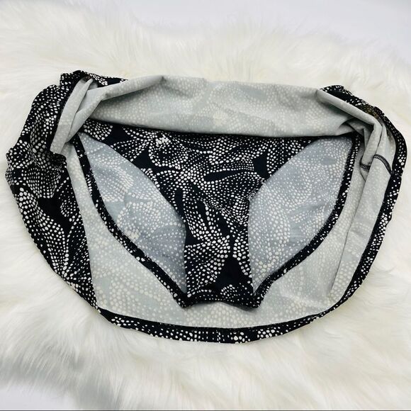 Islander B&W Floral Design Swim Skirt Sz 10 - Picture 8 of 12